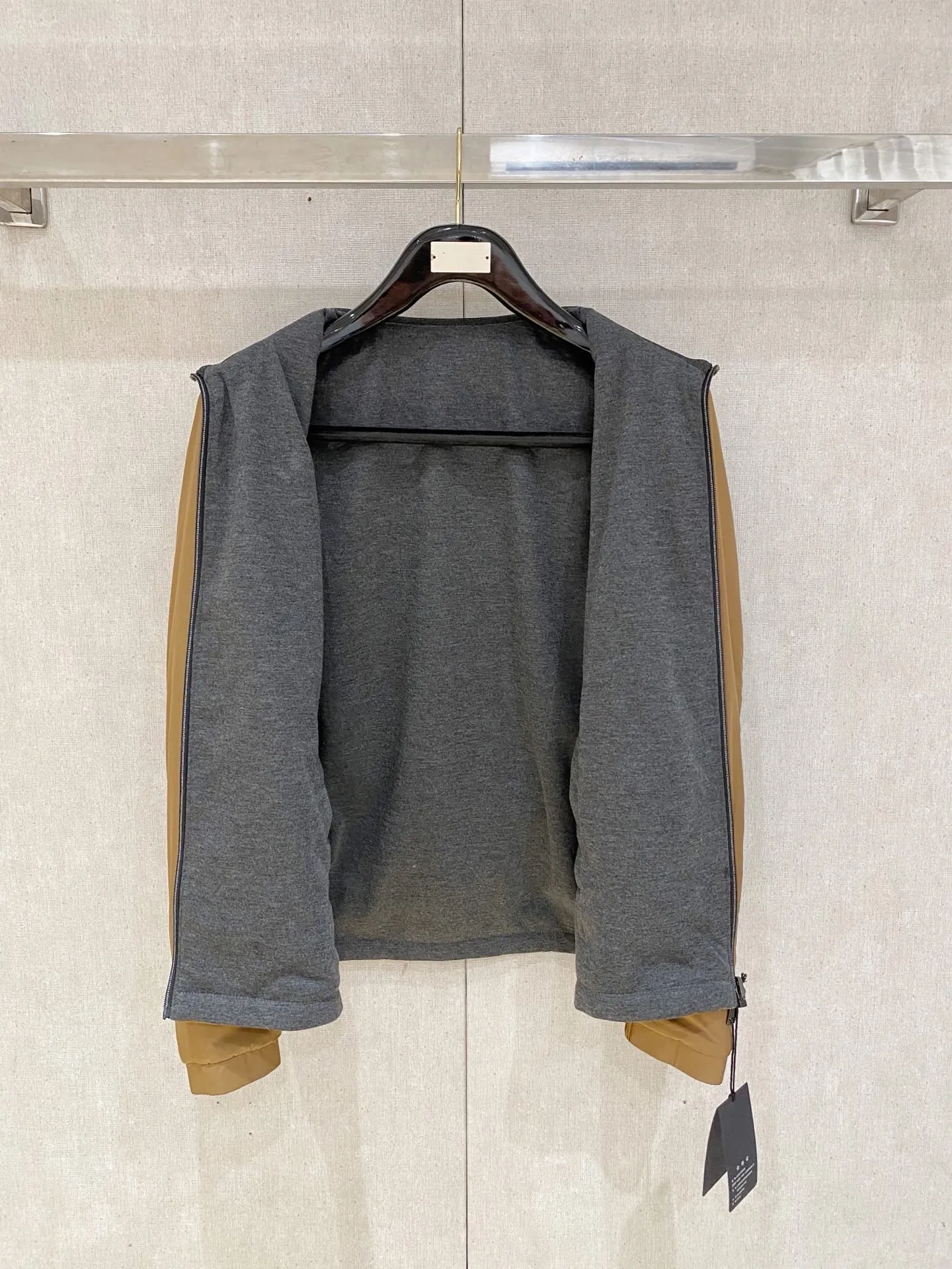 ZEGNA ✅ ： ， ， ； ， 。 ， ， 。 ✅ ：Classic ， ， ， ， 。 ✅ ： ， ， ； ， logo， ， 。 ： 、Cream White、Black。 ✅ ： ， ， ， 、 、 ， Versatile 。 Sizes：M-4XL